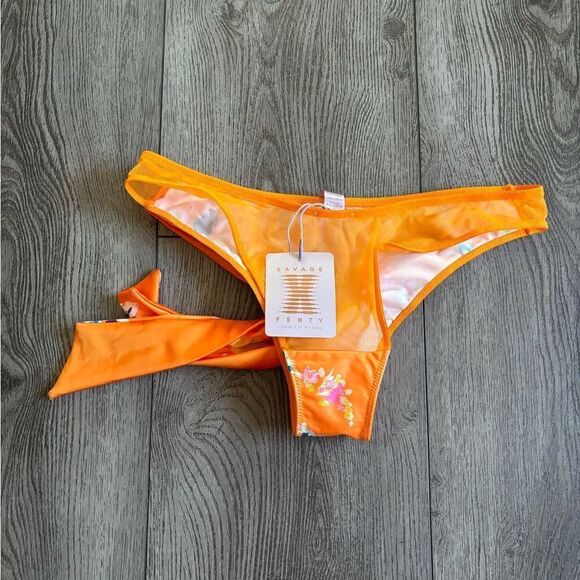 Savage Fenty floral lingerie by Rihana - Picture 2 of 4